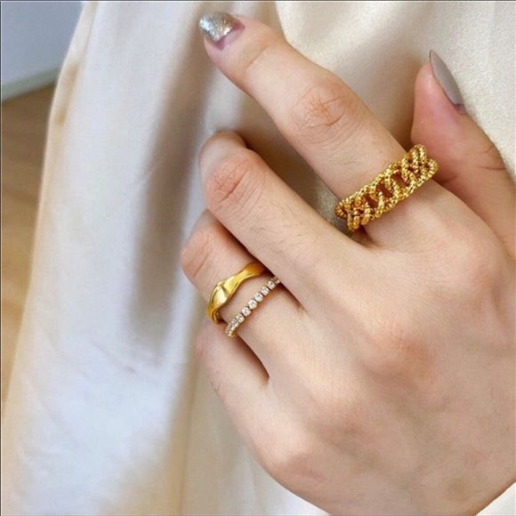 18K Gold Plated Minimalistic Cuban Link Statement Ring - Picture 3 of 8